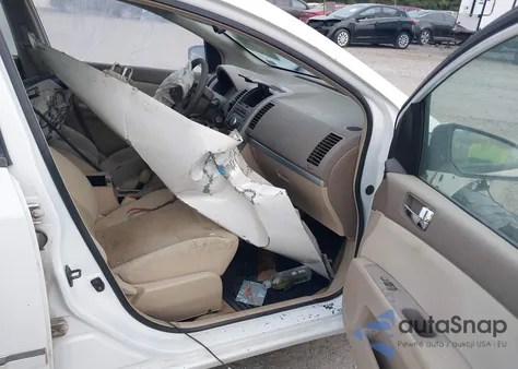 2011 Nissan Sentra 2.0S z USA, uszkodzony, nr VIN 3N1AB6AP1BL615792